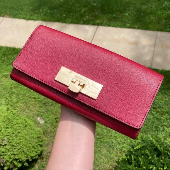 NEW Michael Kors Callie Cherry Red Leather Large Wallet Turn Lock Gold Hardware - Picture 4 of 17